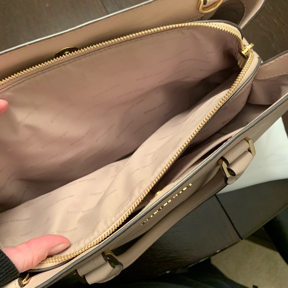 Michael Kors Bag - Picture 3 of 8